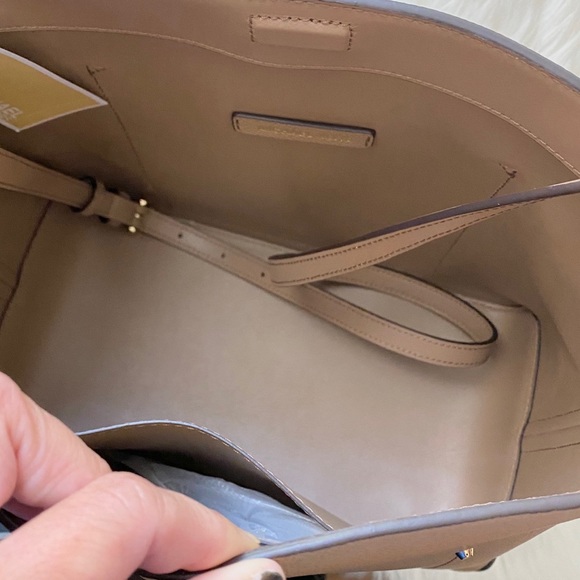 NWT Large Michael Kors Bucket Bag - Picture 4 of 8